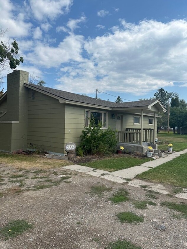 Primary Photo - Remodeled 4 bedroom home in Target Range