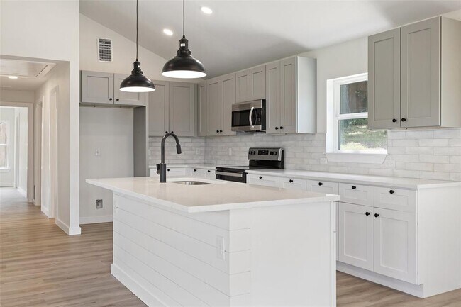 Building Photo - 404 Fife Dr