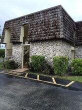 Building Photo - 3111 Oakland Shores Dr