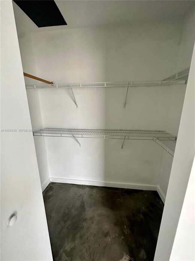 Foto del edificio - 151 SE 1st St