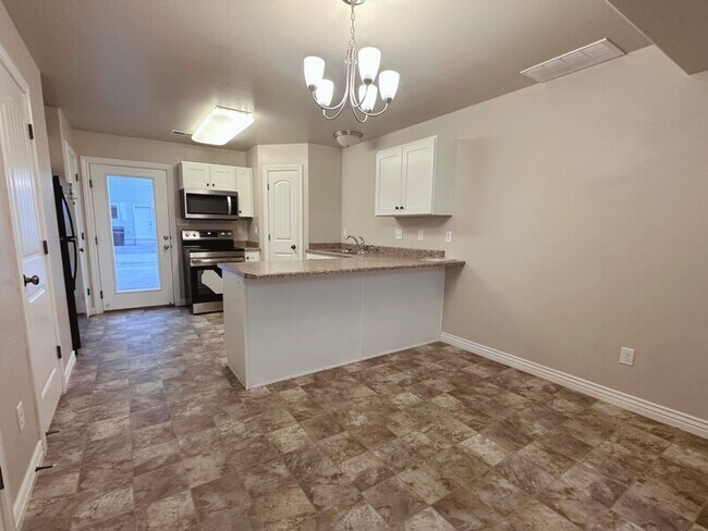 Building Photo - 465 N 2650 W