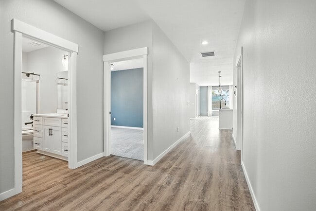 Building Photo - 3008 N Marguerite Rd