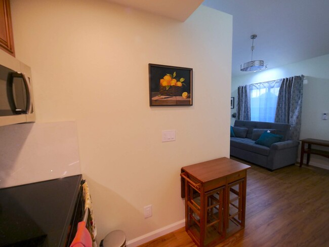 Foto del edificio - 1458 Morrill Ave