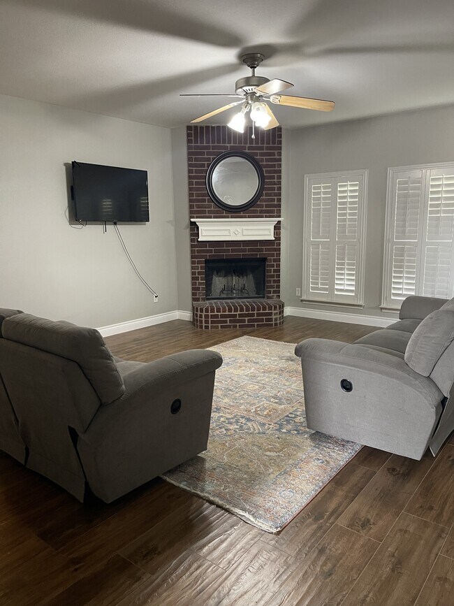 Building Photo - 5025 Bayberry Dr