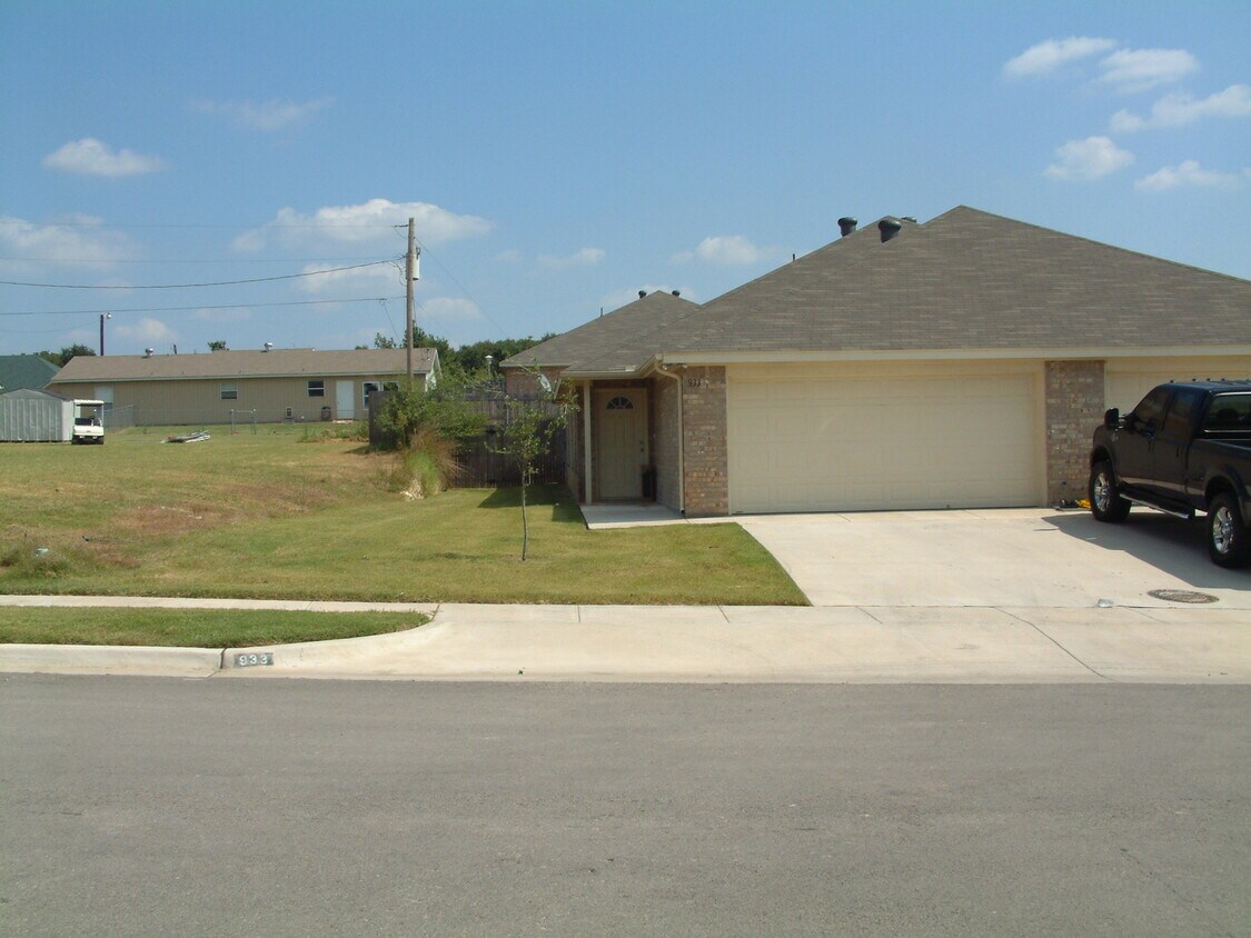 933 Terry Trail Unit 933, Weatherford, TX 76086 Room for Rent in