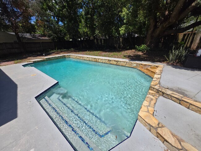 Building Photo - 3848 Berkshire Ct