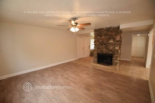 Building Photo - 2025 S Main St