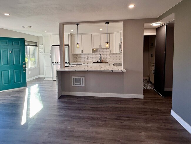 Foto del edificio - Stunning 2 bedroom, 1.5 bathrooms, 2 story townhouse for rent in Allure Condos in Serra Mesa!