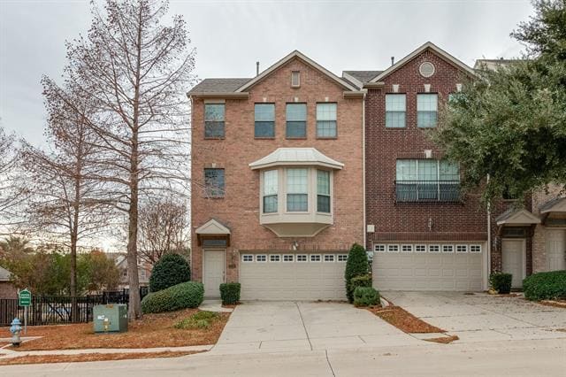 Building Photo - 2588 Chambers Dr