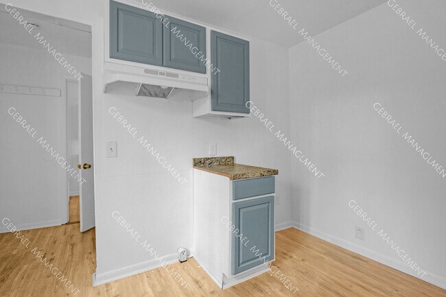 Foto del edificio - 3130 McCollum Ave