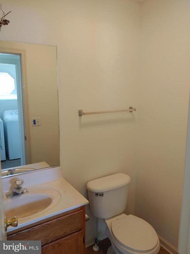 Building Photo - 1013 Sandstone Ct