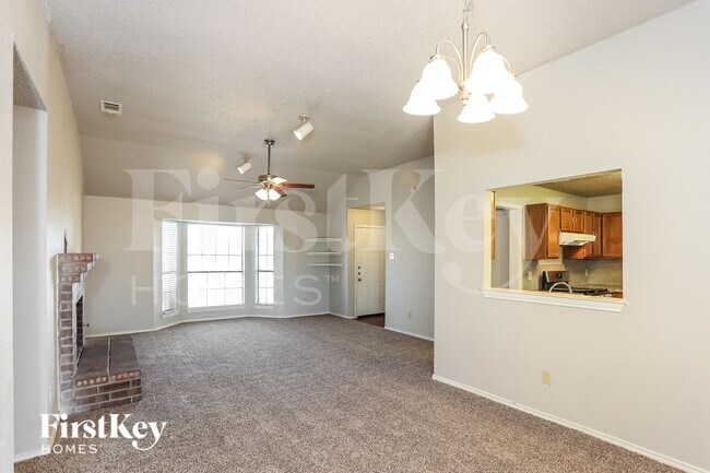 Foto del edificio - 2321 Lakeshore Ln