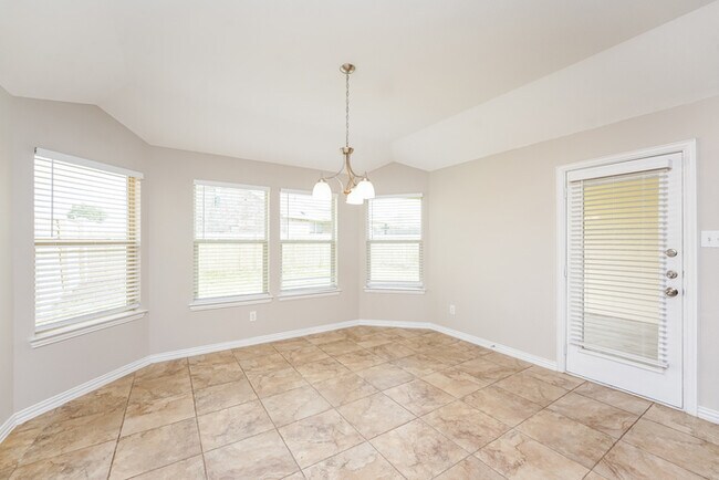 Building Photo - 221 Jennie Marie Cir