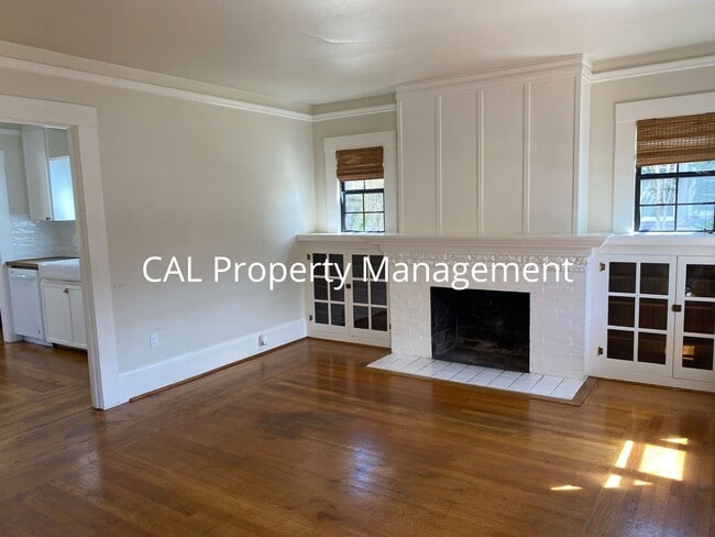 Building Photo - Stylish South Salinas Home | 2 Bed / 1.5 Bath | 1,370 sq ft