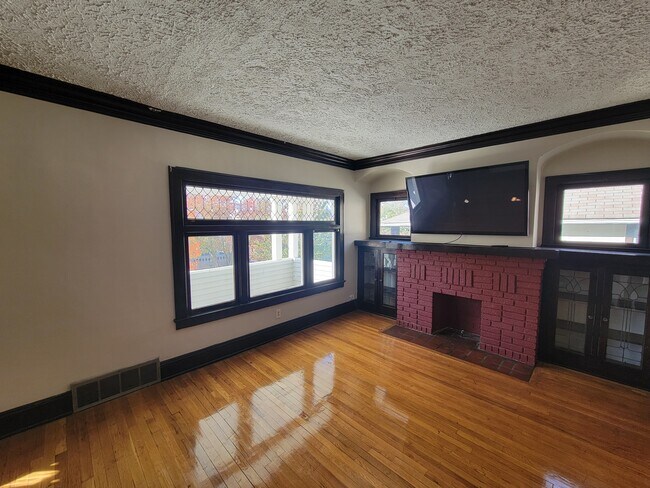 Foto del edificio - 2215 Chesterland Ave