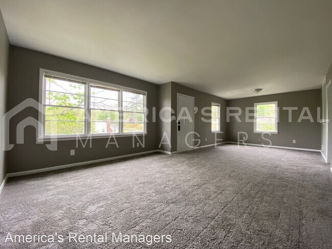 Building Photo - 3 br, 1 bath House - 764 82nd Street South