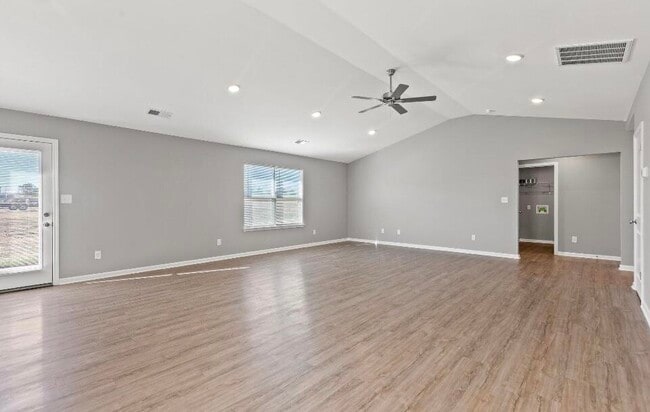 Building Photo - 112 Savannah Ln