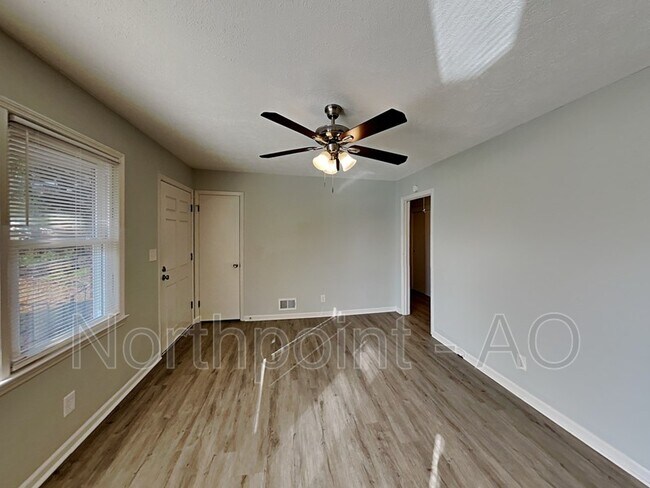 2690 Lake Harbin Rd photo'