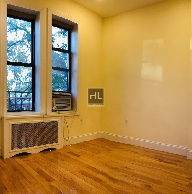 Building Photo - Sunny 2 BR In Brooklyn Heights