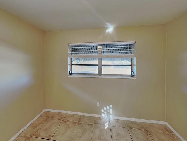 Building Photo - 3300 N 46th Ave