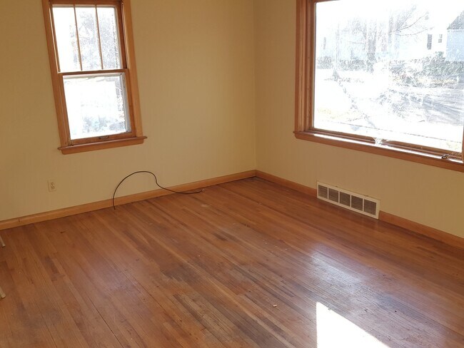 Foto del edificio - 4 bedroom 1 bath home