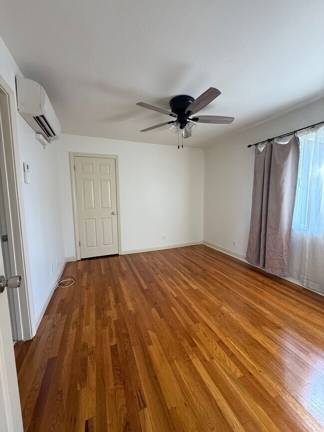Building Photo - 1 bed, 1 bath Guest unit in Woodland Hills