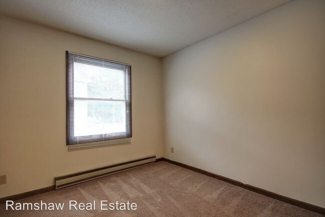 Foto del edificio - 1 br, 1 bath Apartment - 303 E. Clark St.