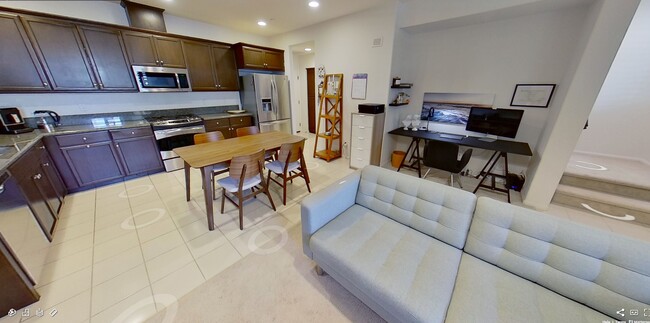 Building Photo - 10650 Canyon Grv