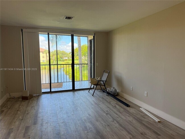 Foto del edificio - 5147 Europa Dr