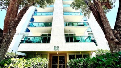 Building Photo - 1035 West Ave