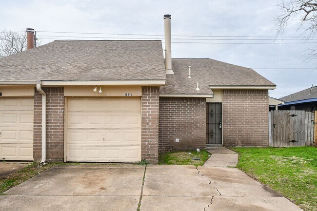 Building Photo - Nice duplex is back on the market