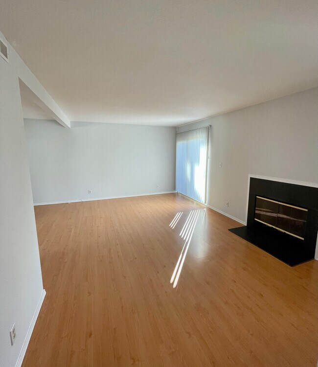 Foto del edificio - 112 Rosa Flora Cir