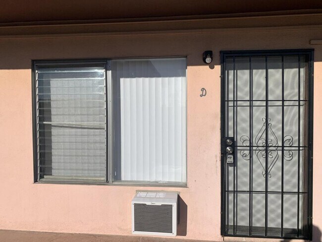 Foto del edificio - 7908 Duchess Dr. "D"