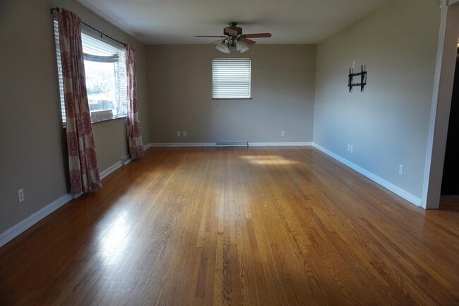 Building Photo - 942 Mildred Dr