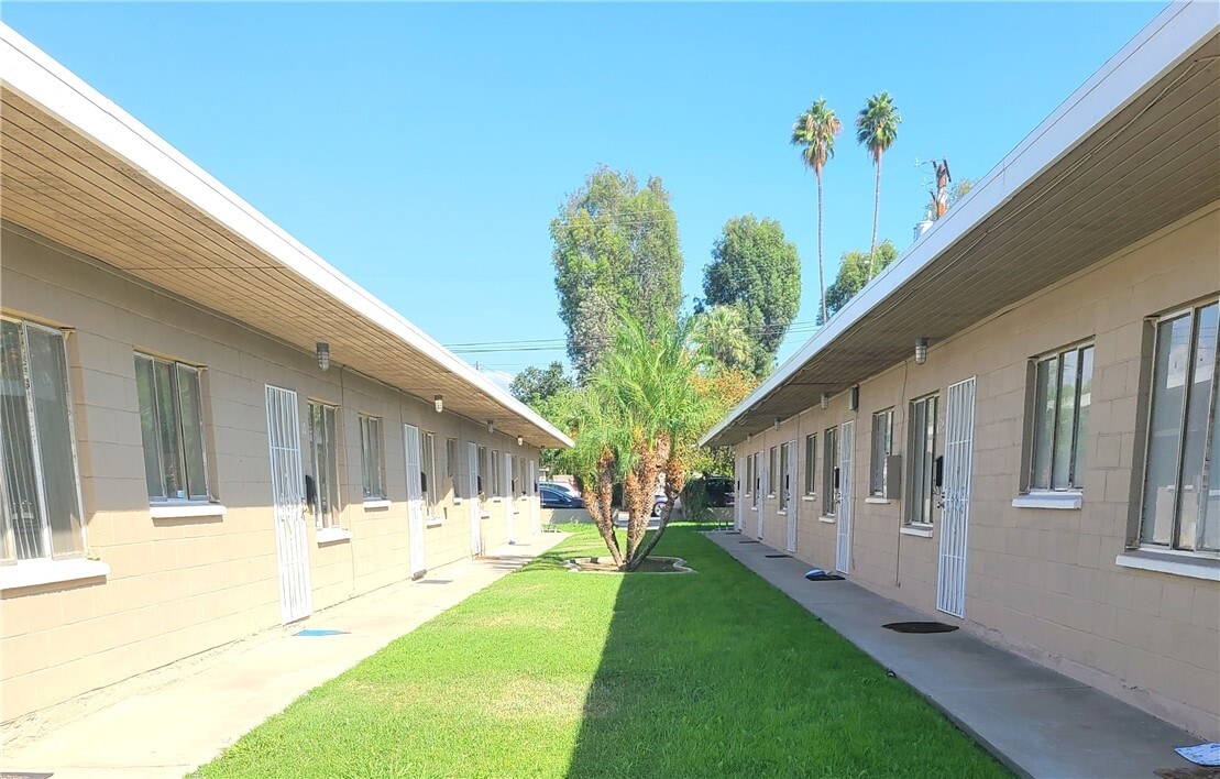 Foto principal - 10928 Evans St