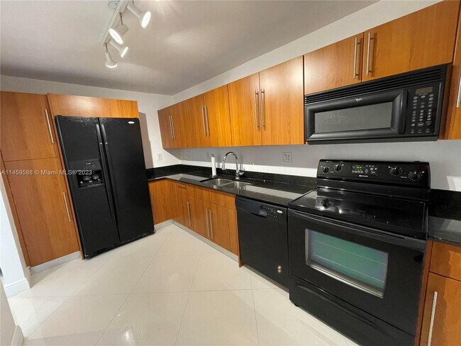 Building Photo - 3001 S Ocean Dr