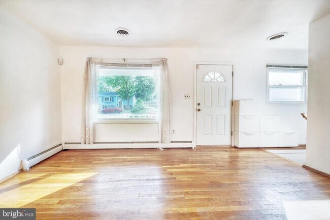 Foto del edificio - 14307 Bismark Ave
