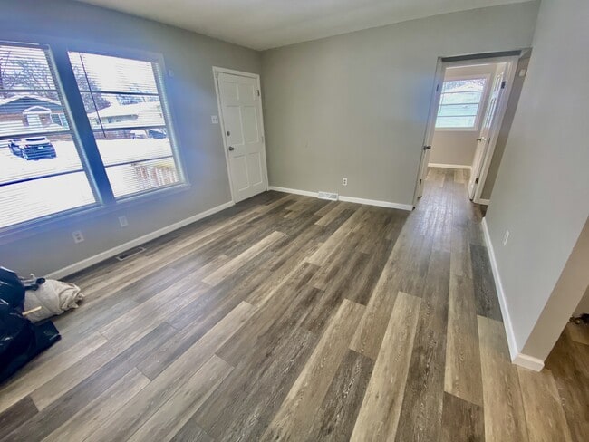 Building Photo - 1128 Maple Ave