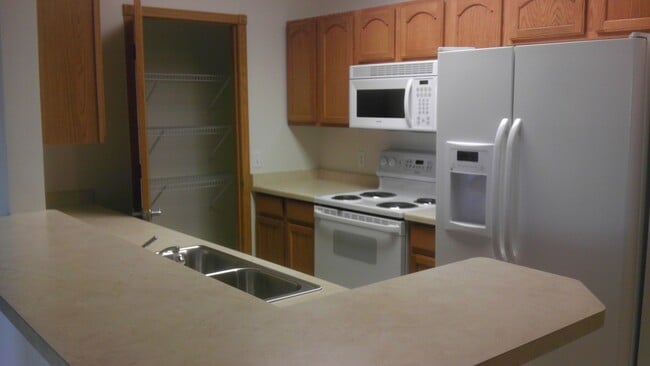 Building Photo - Manchester Place Apartments