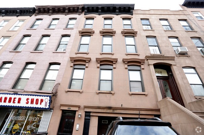 Building Photo - 525 Henry St