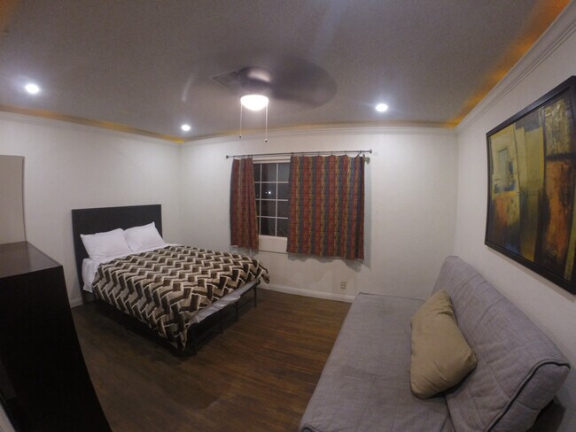 Foto del edificio - 6002 Hazelbrook Ave