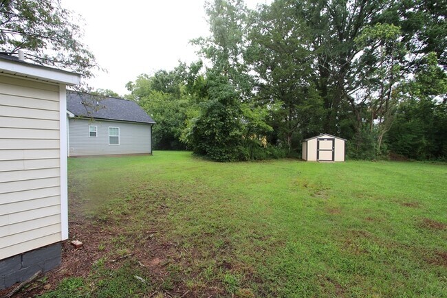 Foto del edificio - 247 Bynum Ave