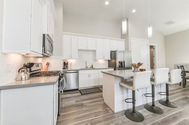 Foto del edificio - 5902 Gardendale Dr