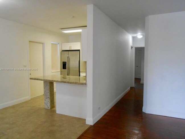 Building Photo - 625 South Dr