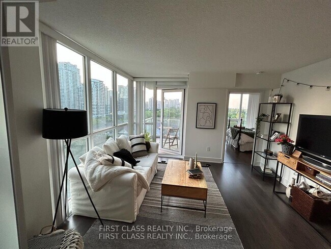 Photo du bâtiment - 88 Sheppard Ave E