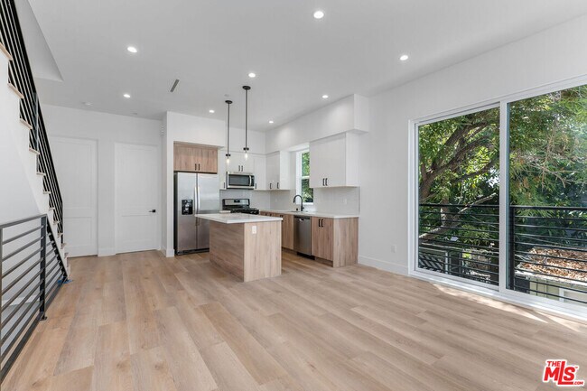 Foto del edificio - 1821 Ashmore Pl
