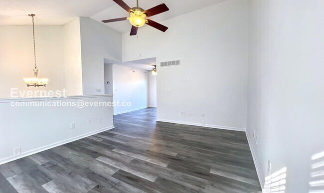 Foto del edificio - 1021 SE Steeple Dr