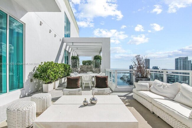 Building Photo - 900 Brickell Key Blvd