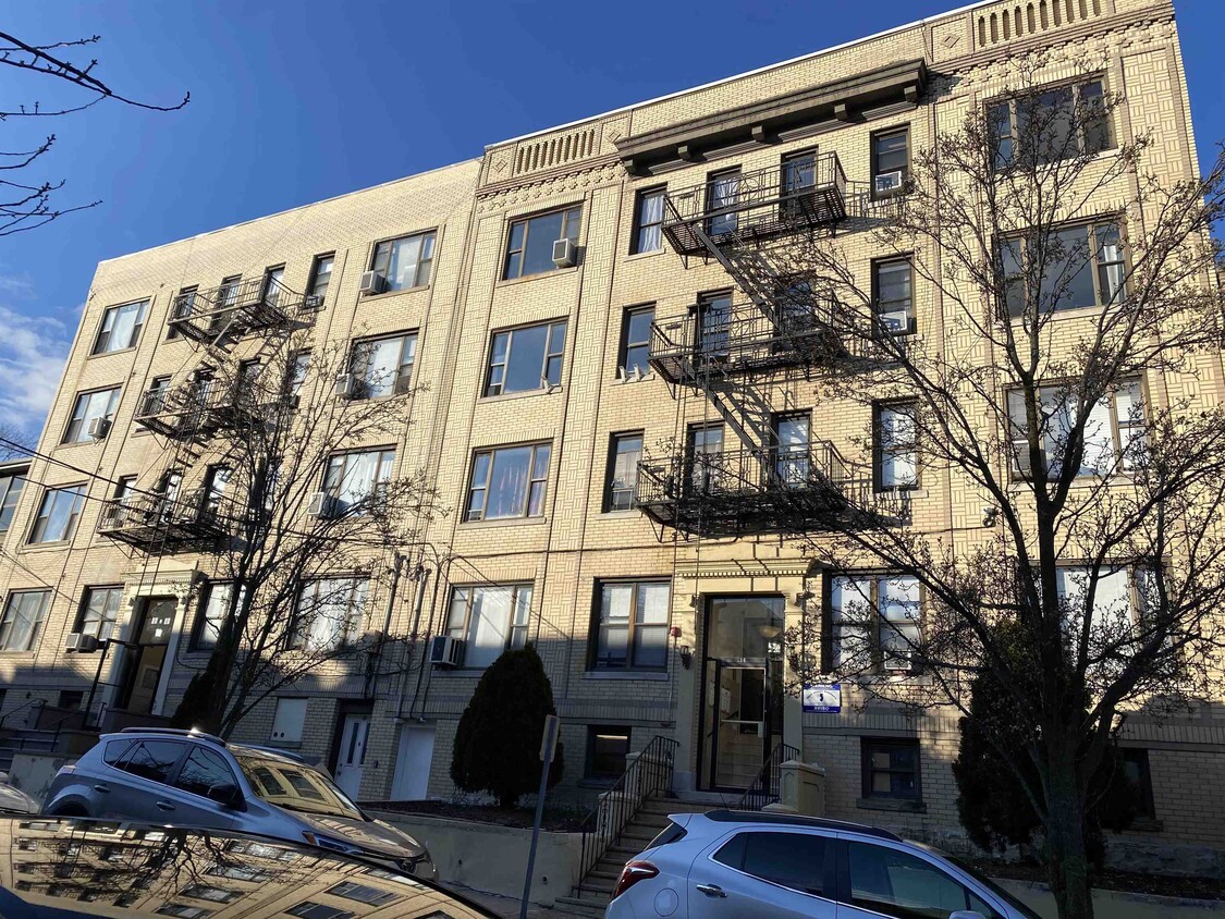 Primary Photo - 14 65th St