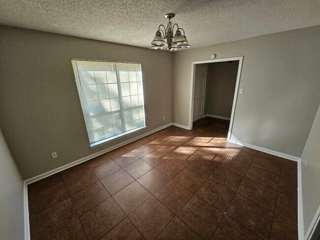 Photo - 3943 Silverleaf Rd House